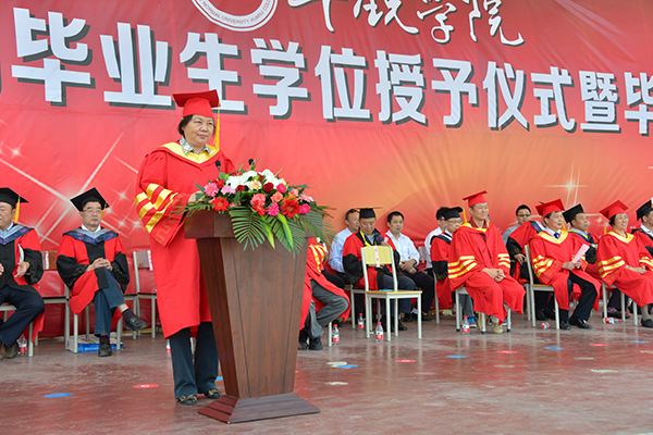 与梦同翔：2015届毕业生学位授予仪式暨毕业典礼隆重举行